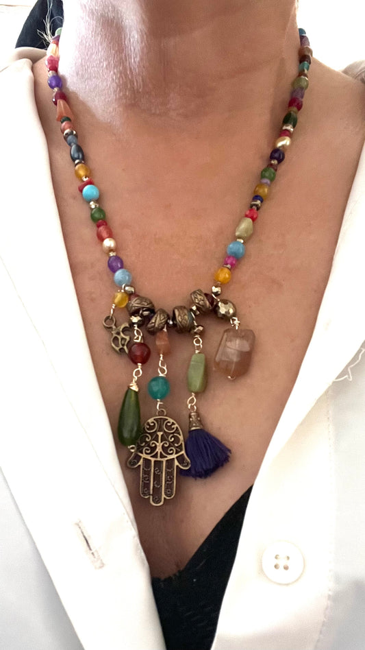 COLLAR PIEDRAS Y MANO DE FÁTIMA