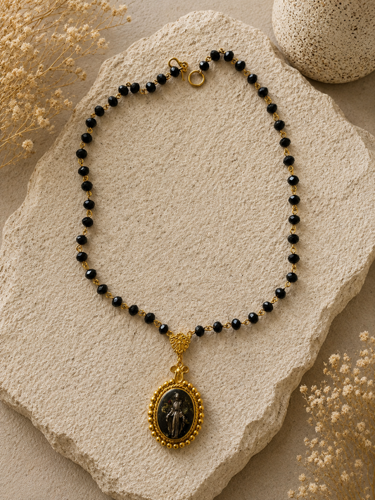 Collar cristal negro Virgen de los Rayos