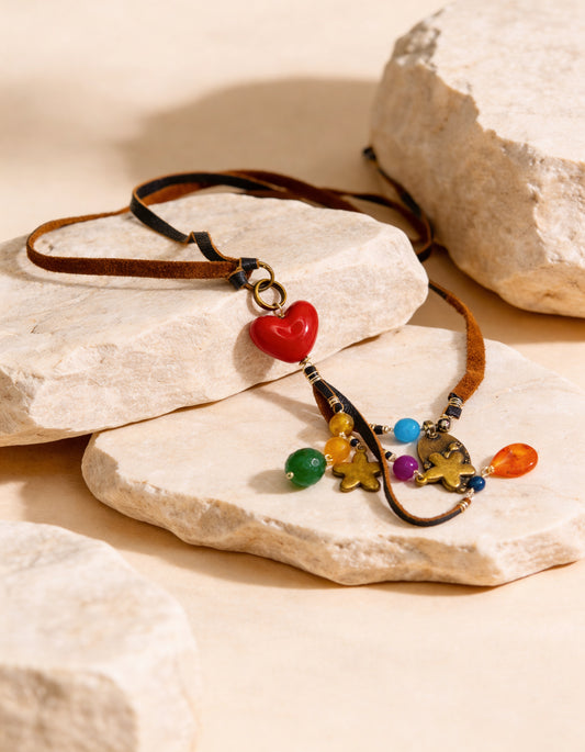 COLLAR DE CUERO Y DIJES