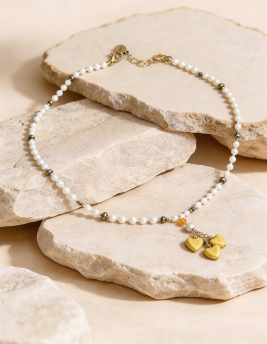 COLLAR PIEDRAS Y CORAZONES AMARILLOS