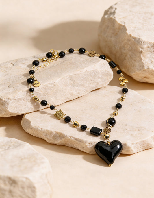 COLLAR NEGRO ÓNIX Y CORAZÓN