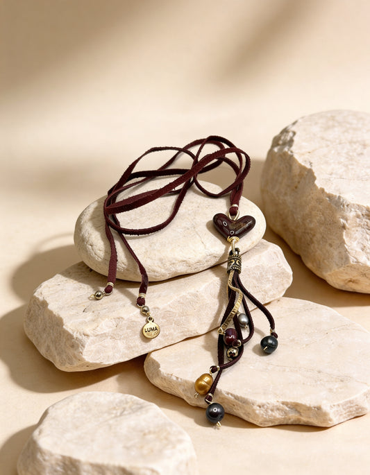 Collar cinta de cuero y corazón