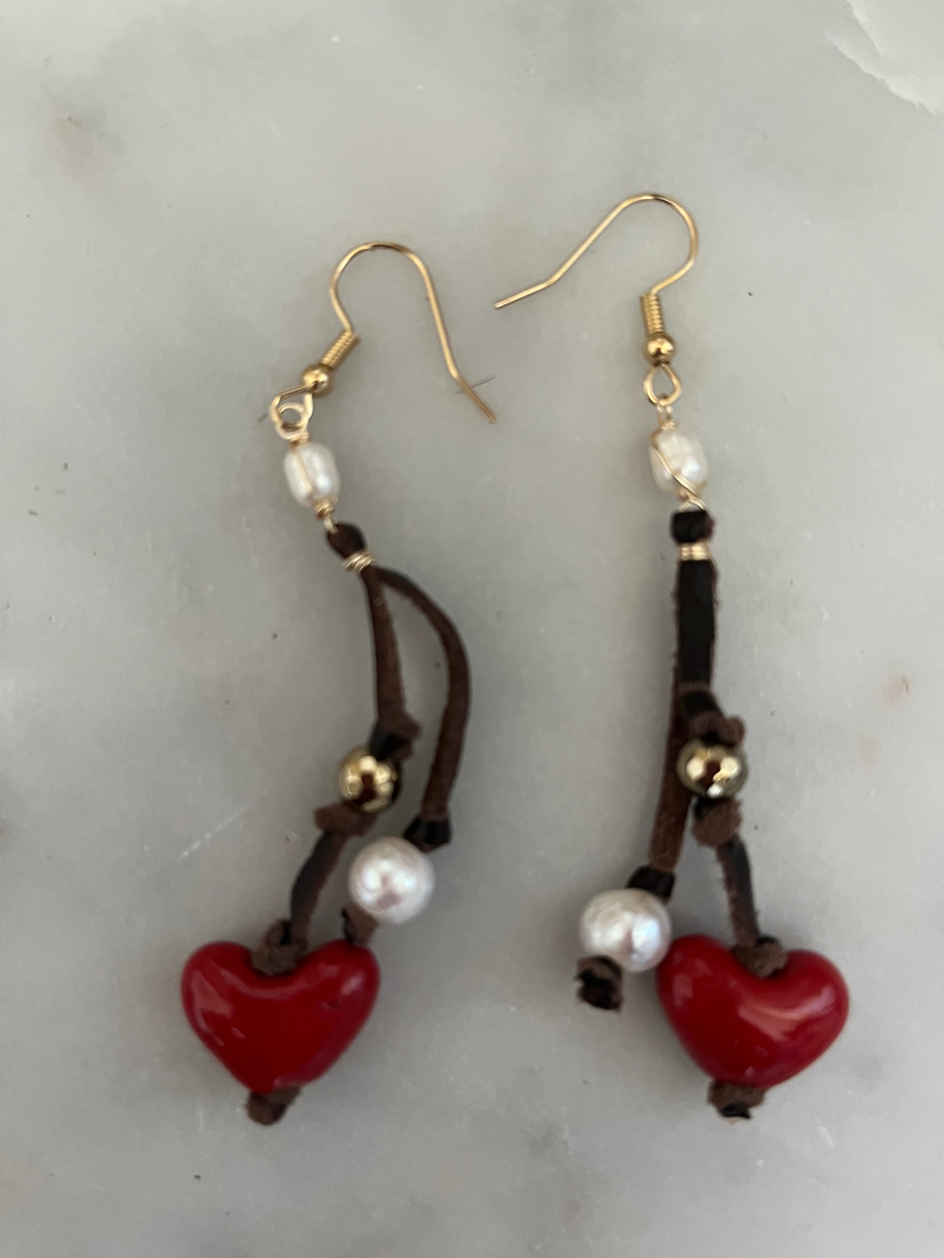 Aros cuero, perla y corazón