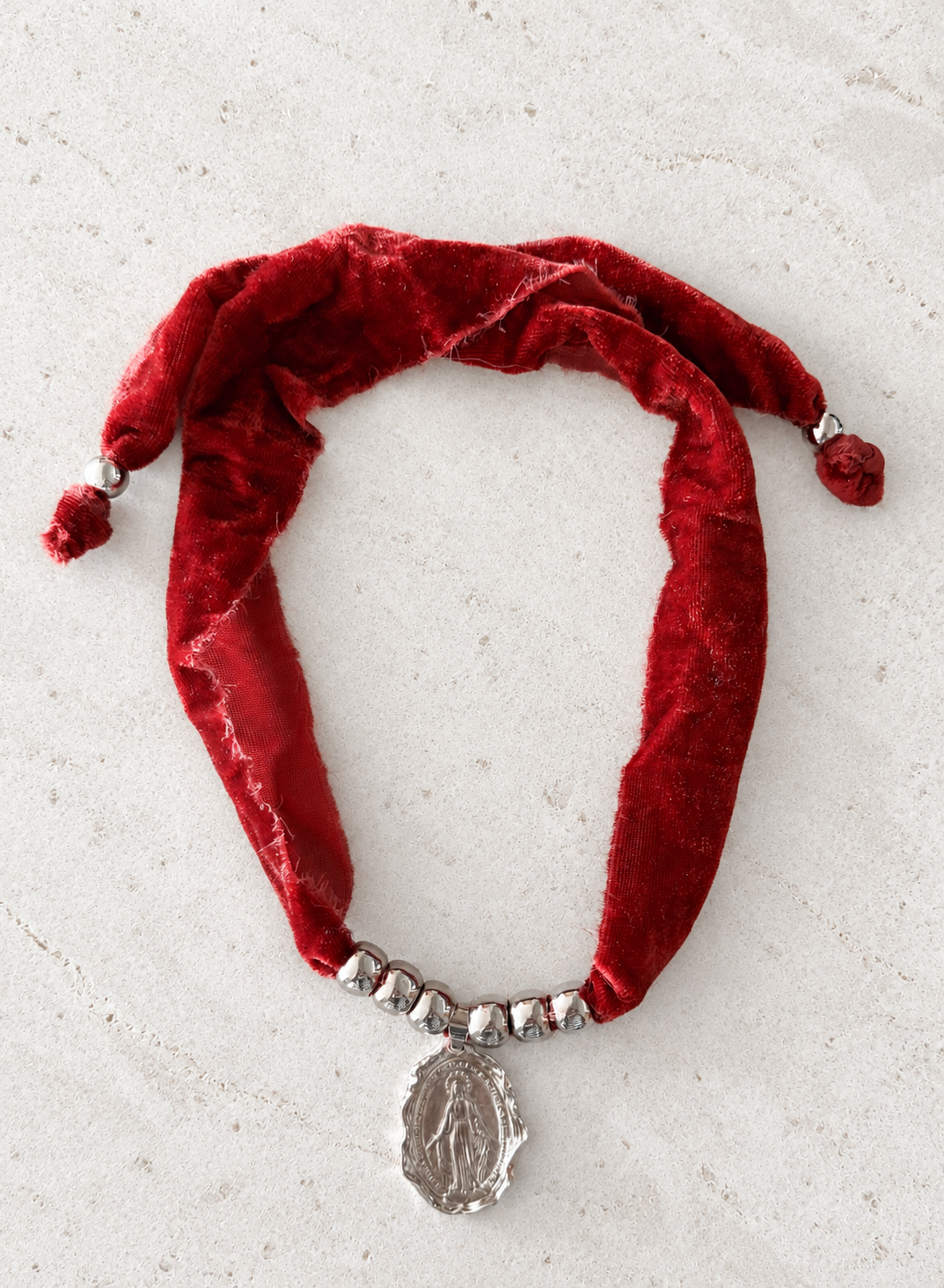Collar de cinta terciopelo con virgen de los Rayos