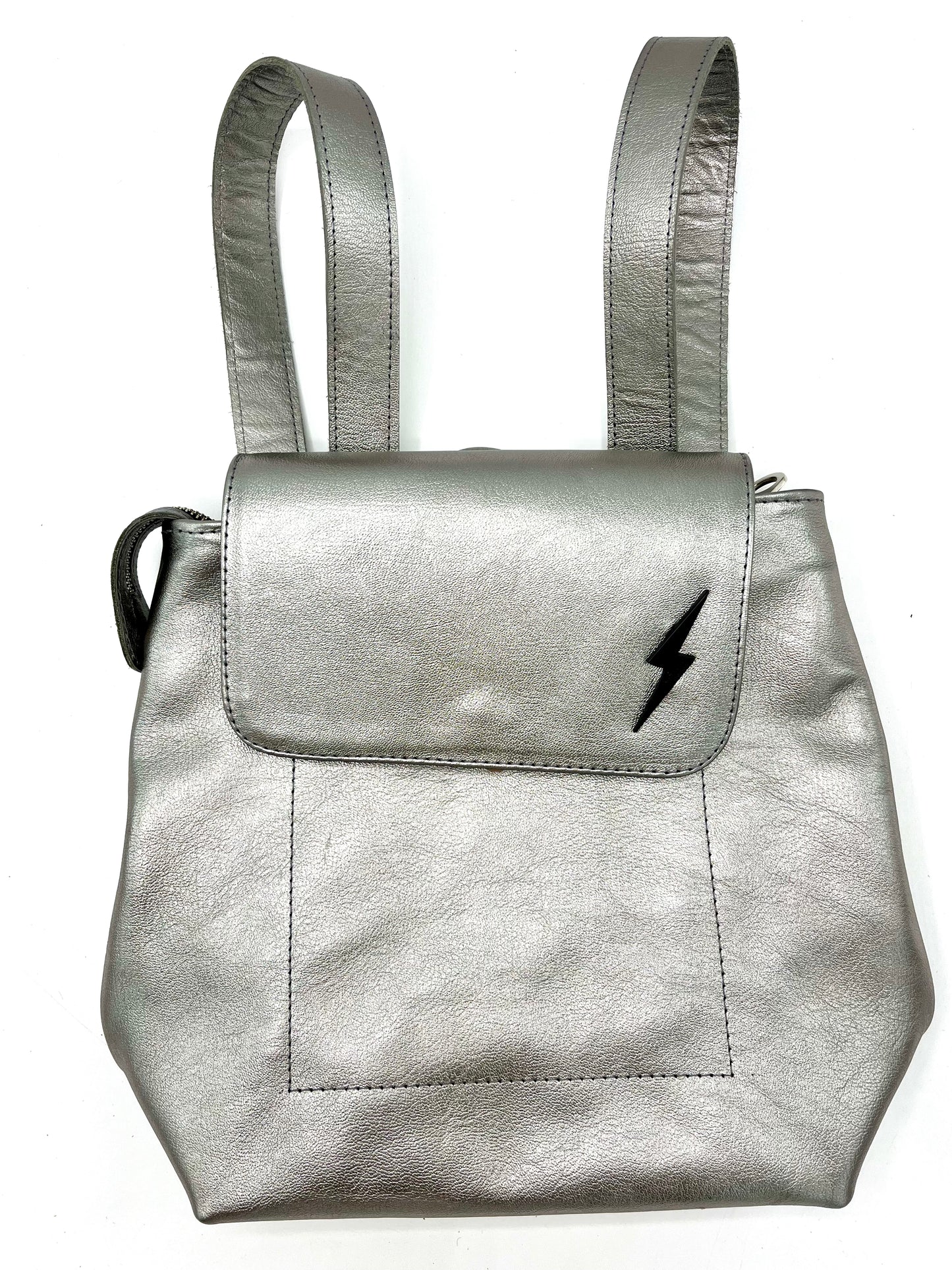 Mochila cuero color plata