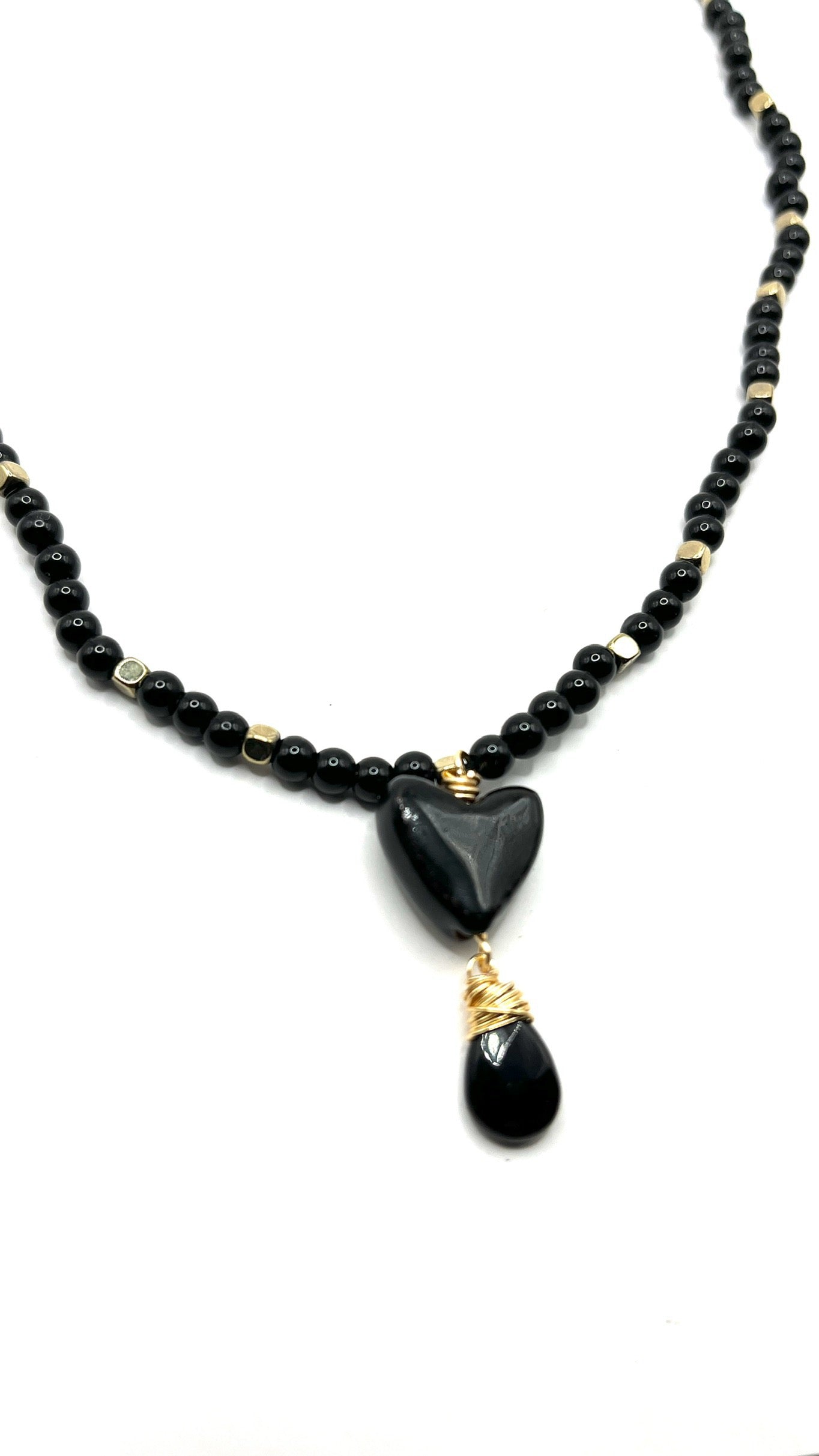 Collar Piedras Negras y corazón