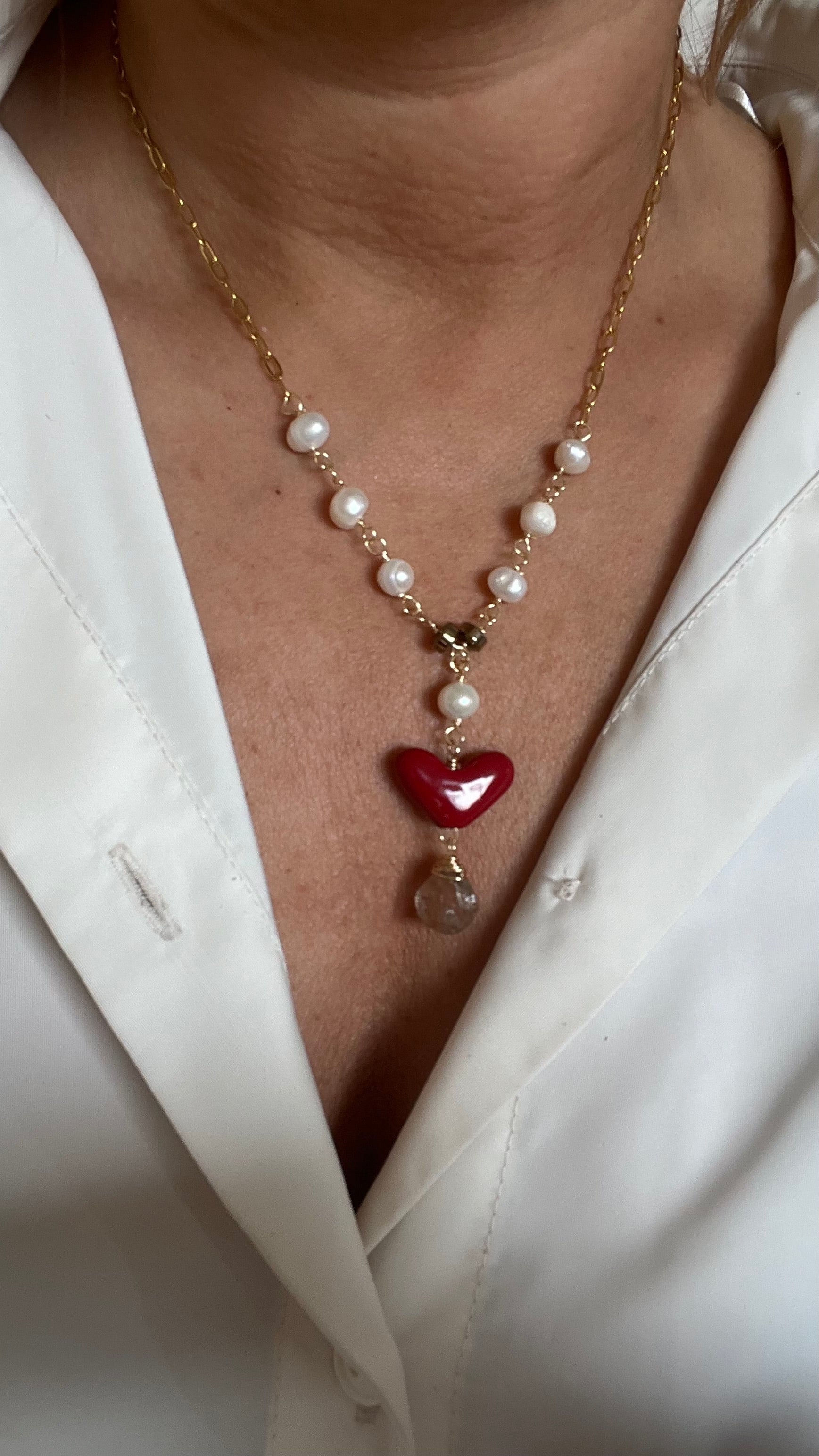 Collar perlas entorchadas y gota de cuarzo