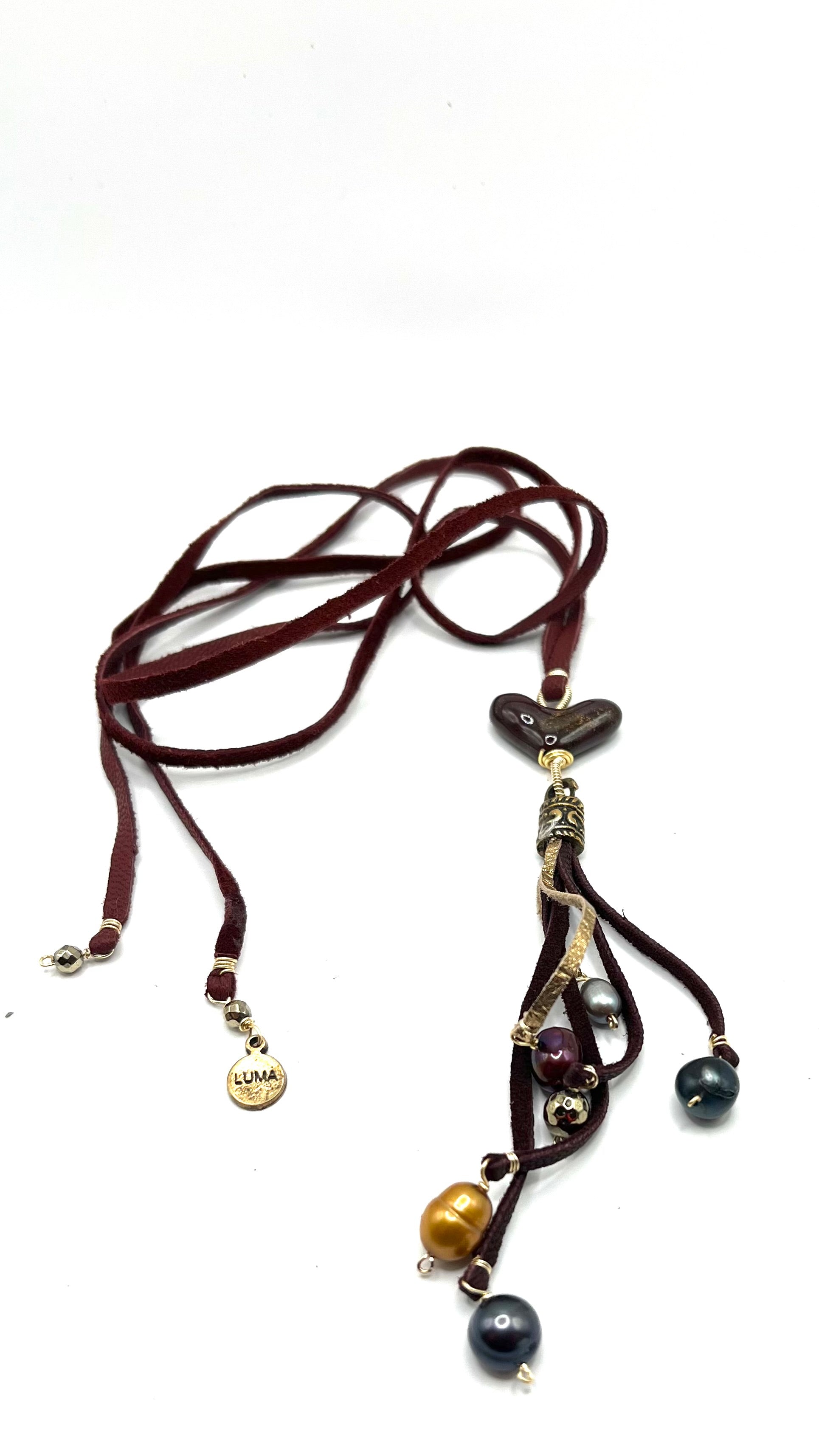 Collar cinta de cuero y corazón