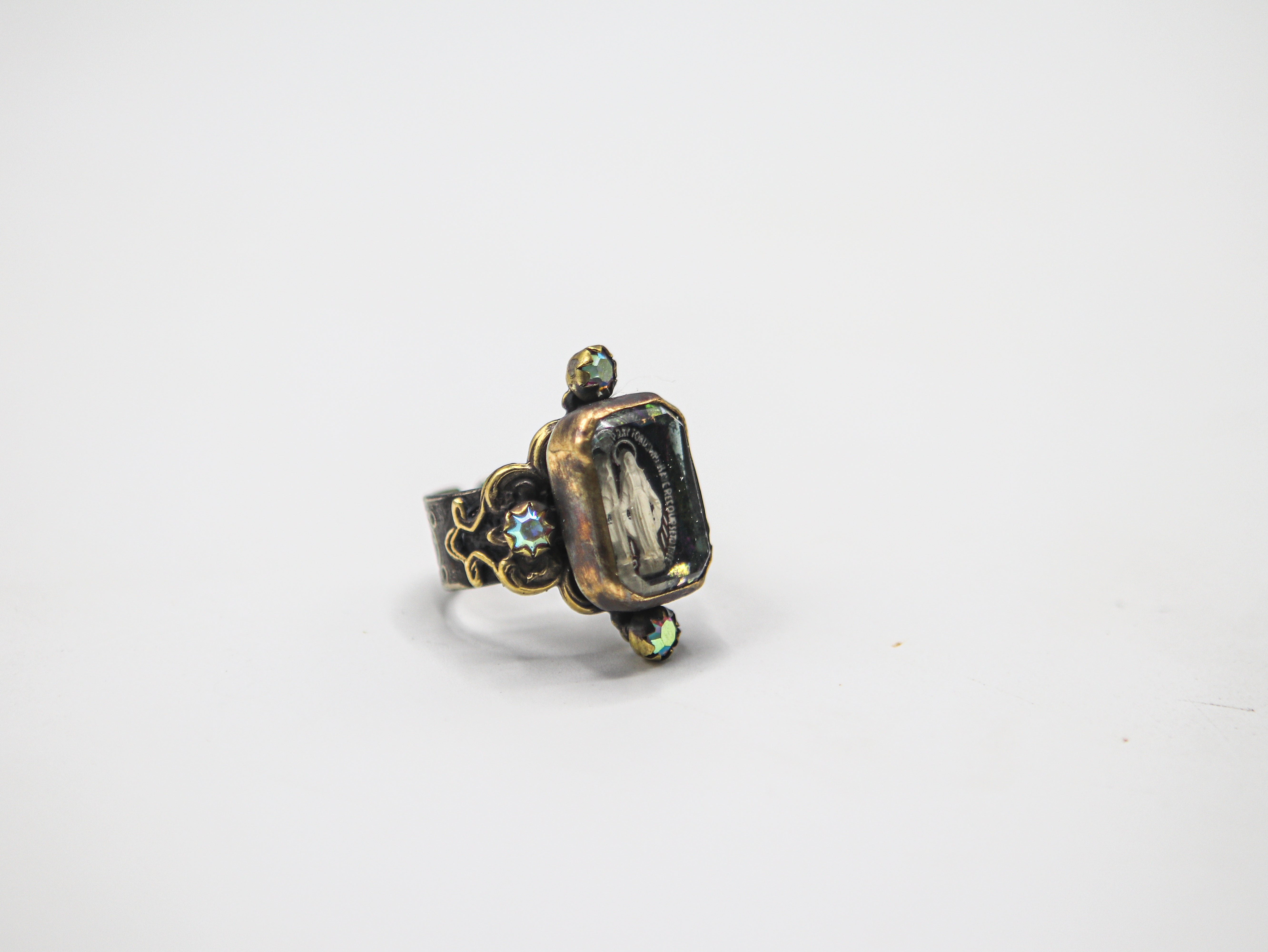 Anillo virgen tornasol