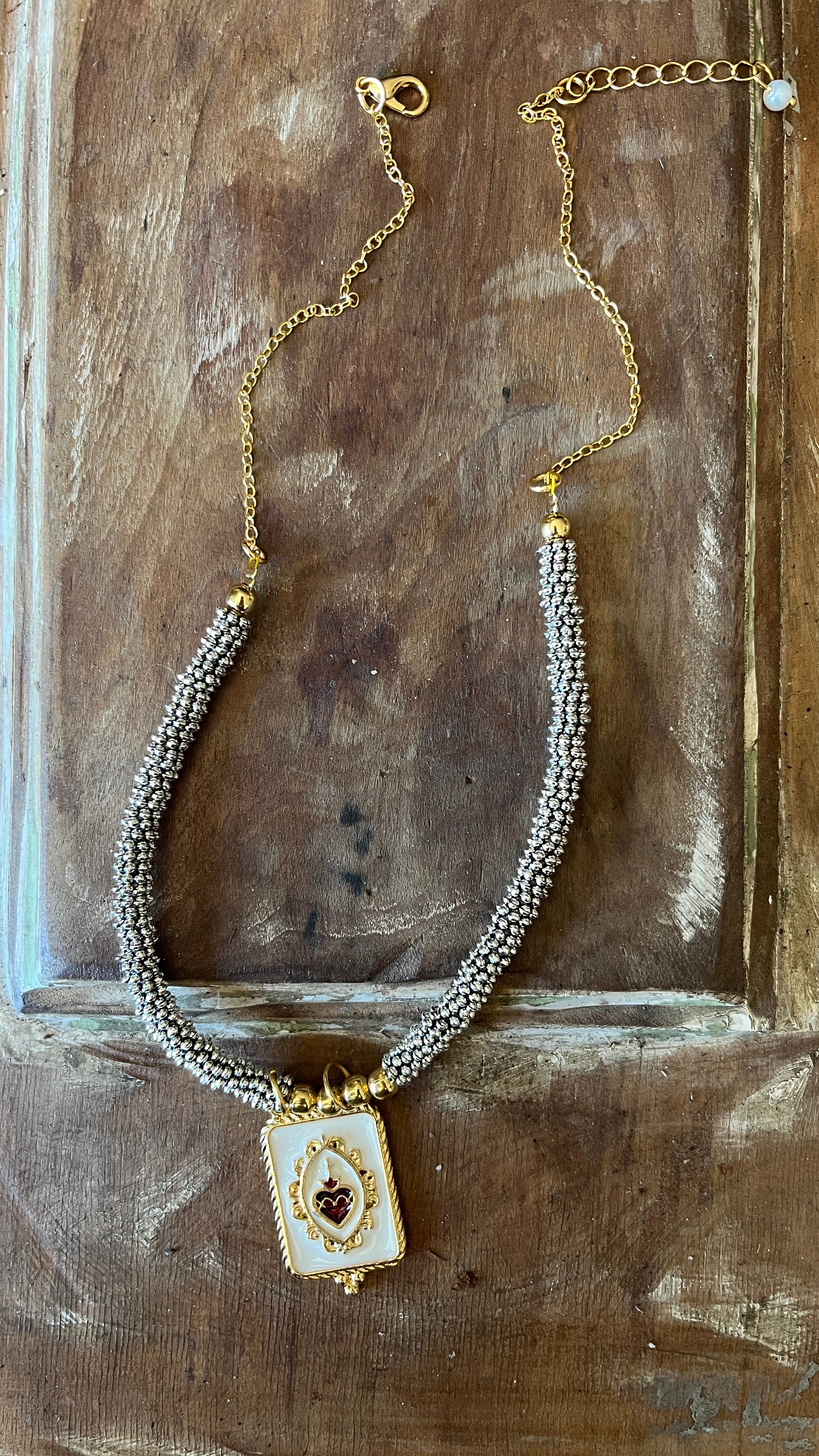 Collar de Sagrado corazón