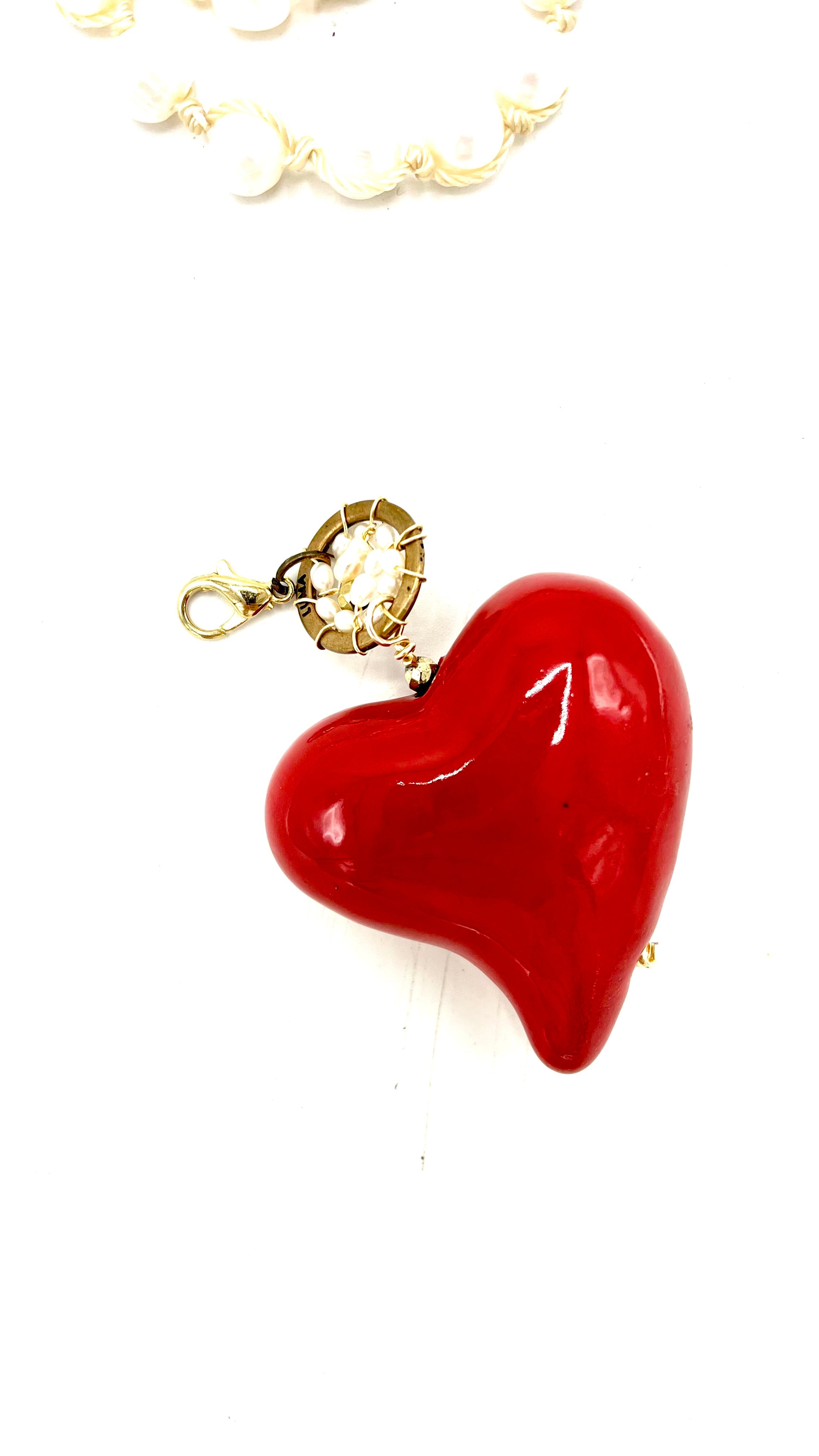 Collar largo de perlas con corazón curvo y atrapa sueños