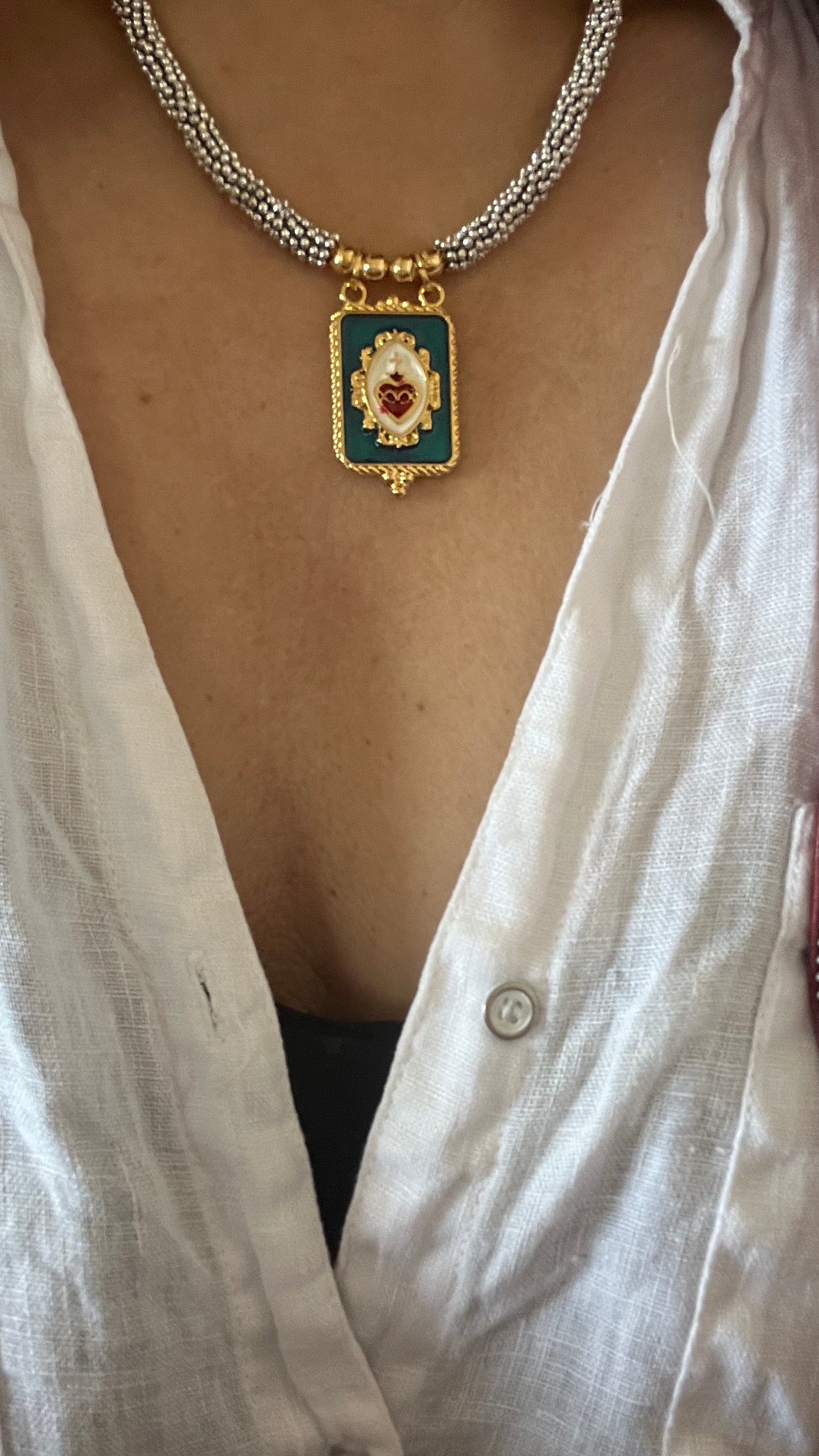 COLLAR MEDALLA SAGRADO CORAZÓN TURQUESA