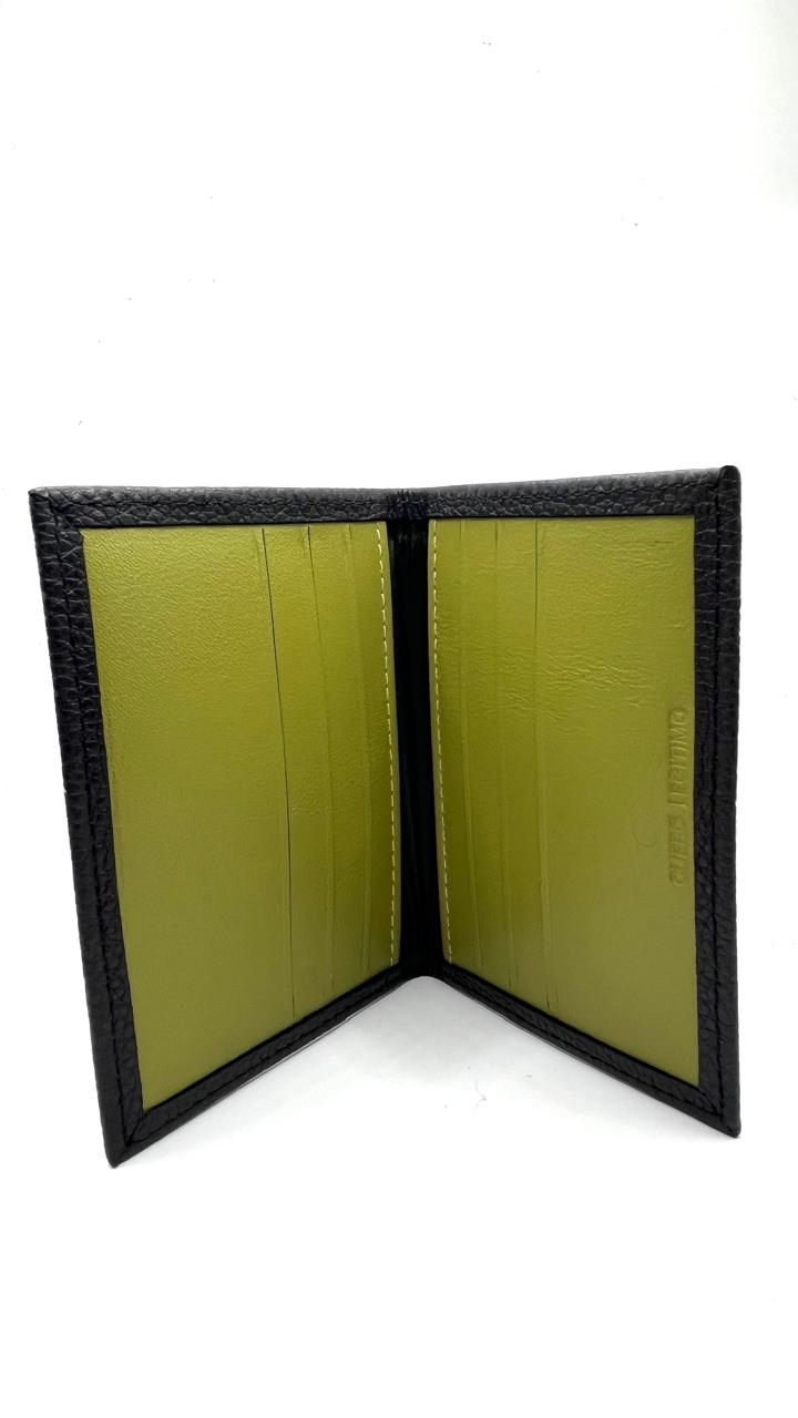 PORTADOCUMENTO NEGRO CON FORRO DE CUERO VERDE PISTACHO
