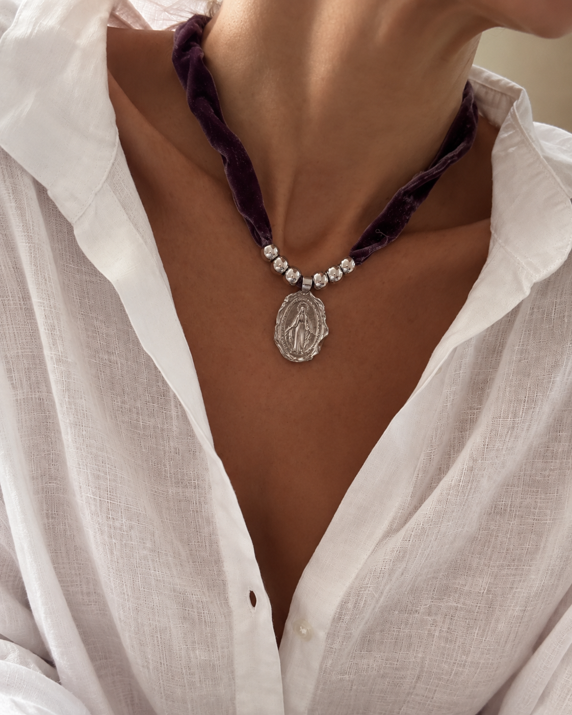 Collar cinta Terciopelo con Virgen de los Rayos