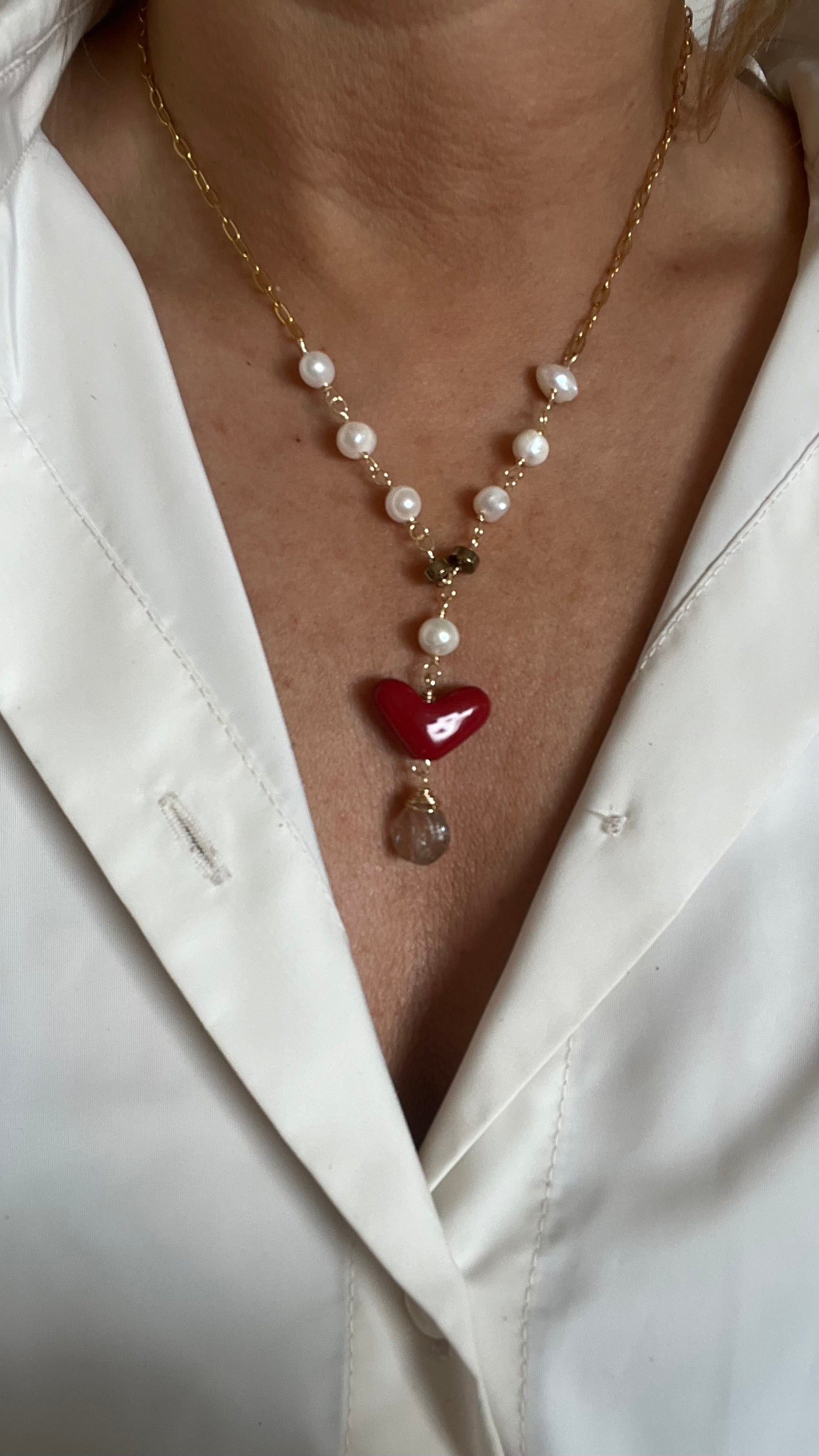 Collar perlas entorchadas y gota de cuarzo