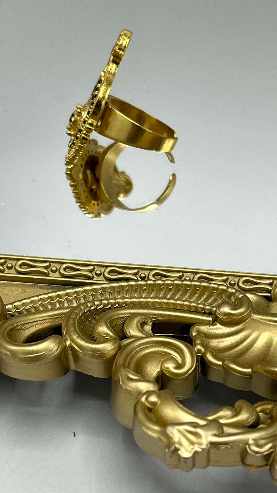 Anillo con diseño de pavo real