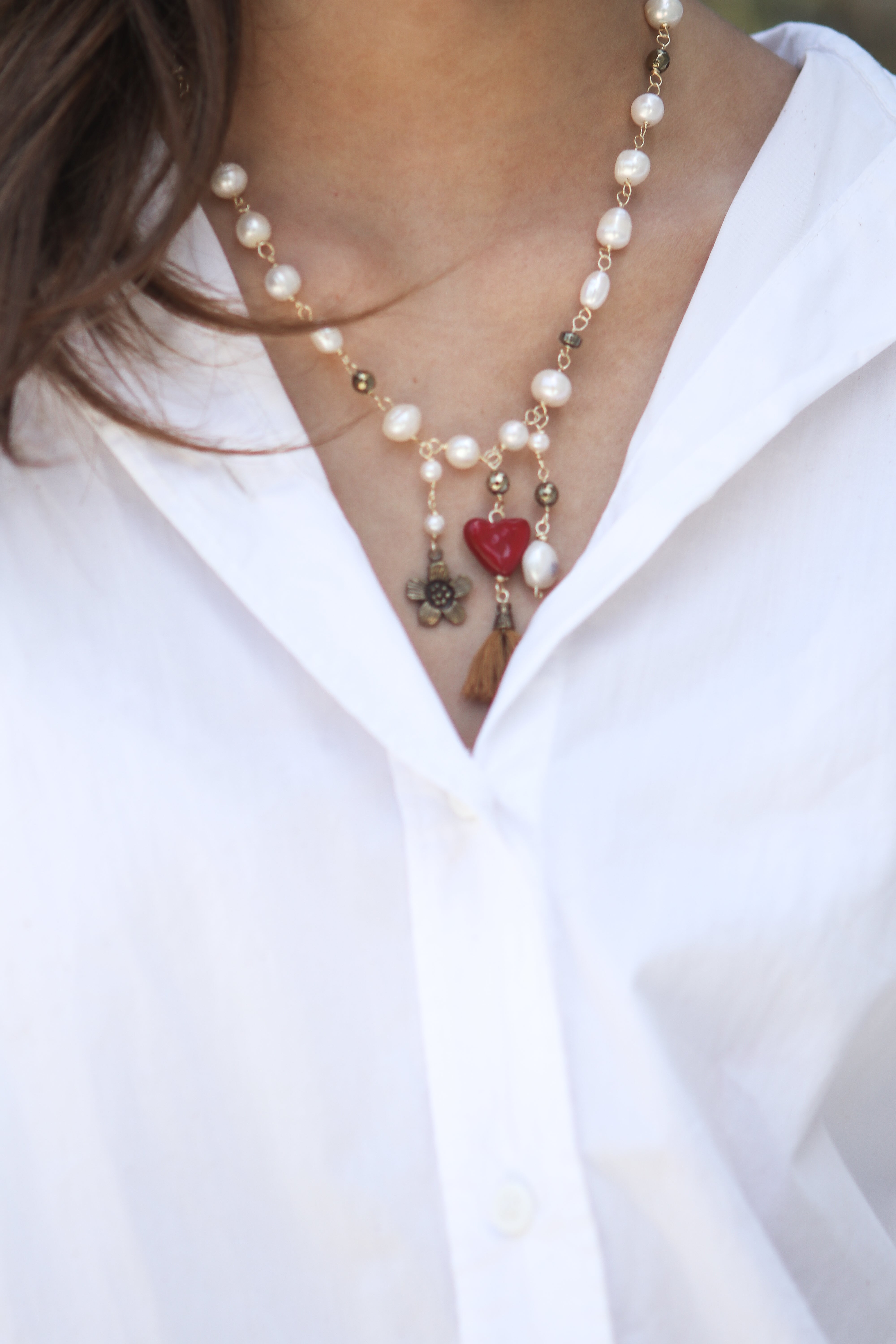 Collar perlas entorchadas y corazón