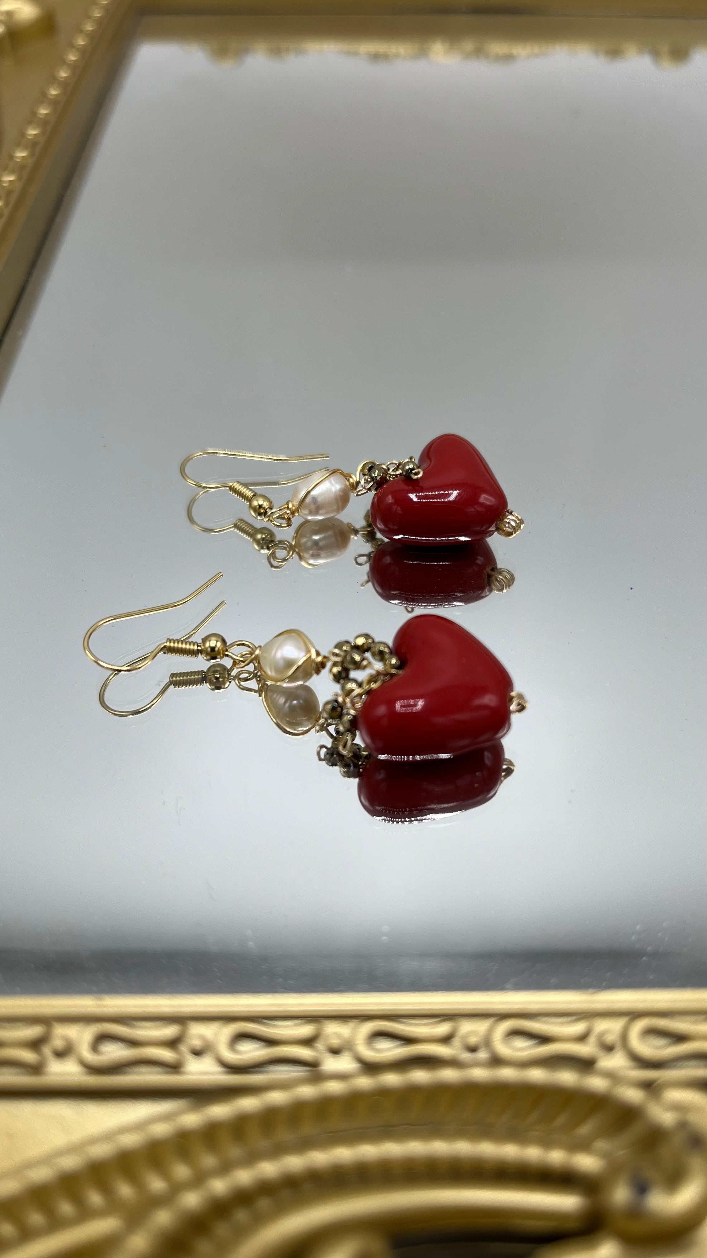 Aros de perlitas, corazón y pirita