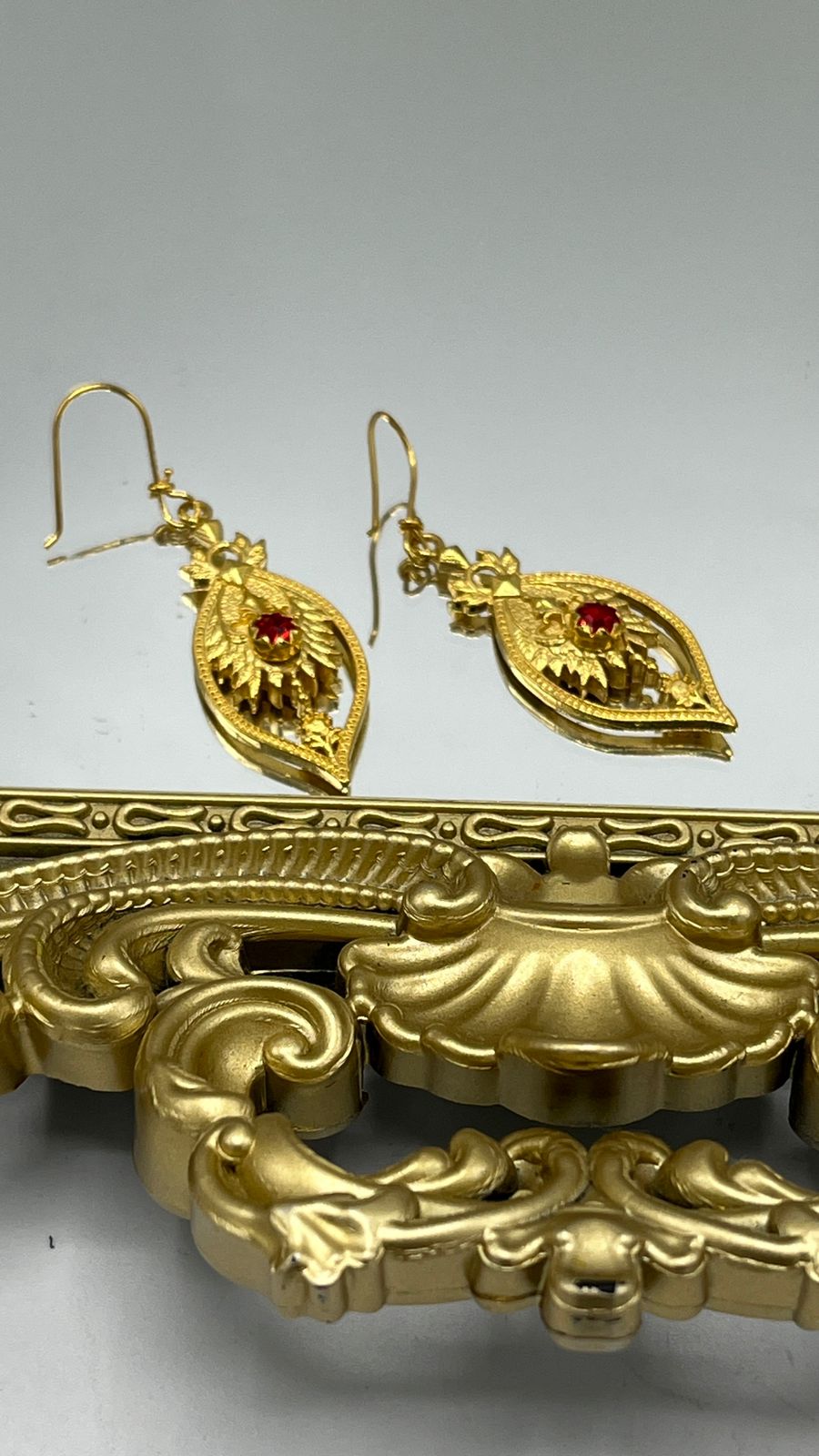 AROS PLUMA PAVO REAL PIEDRA ROJA