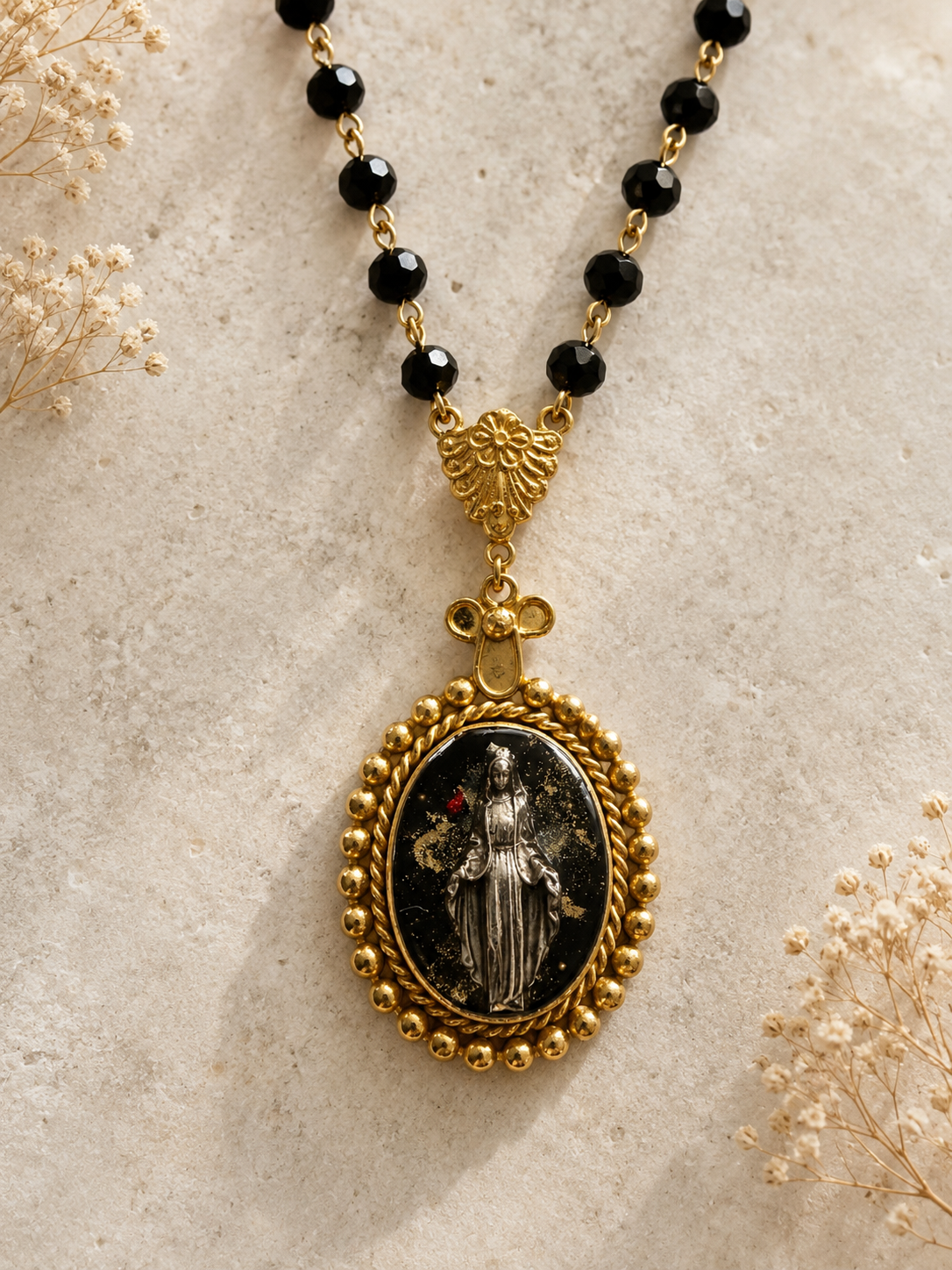 Collar cristal negro Virgen de los Rayos