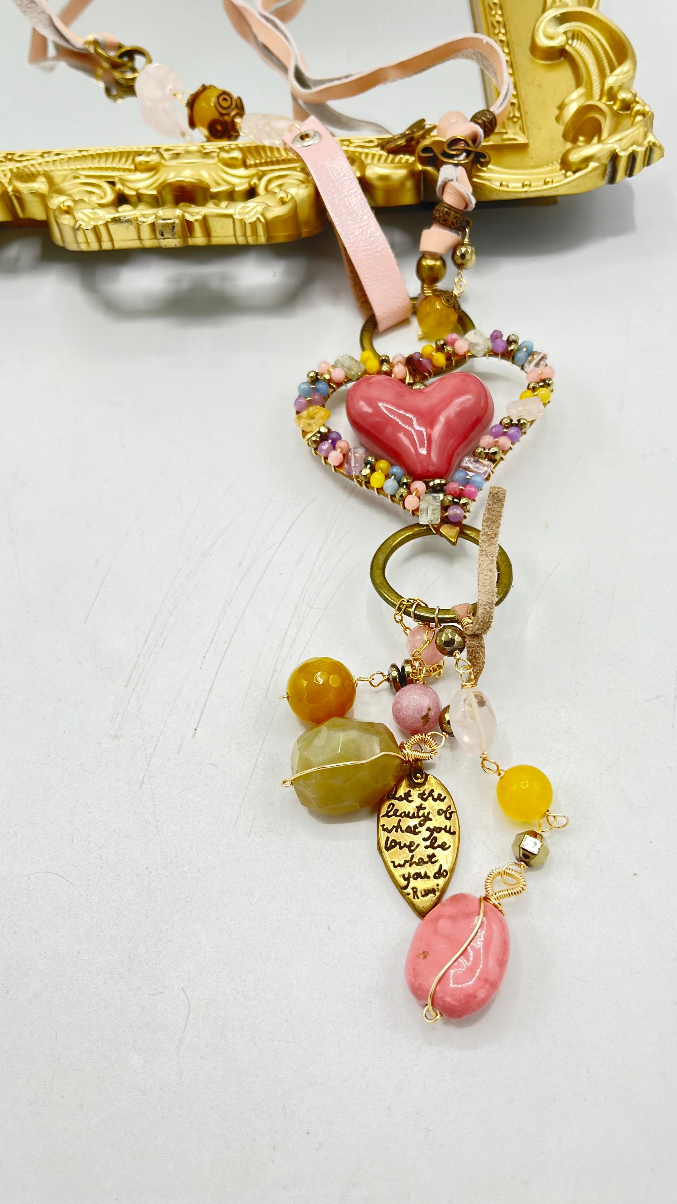 Collar cuero y piedras