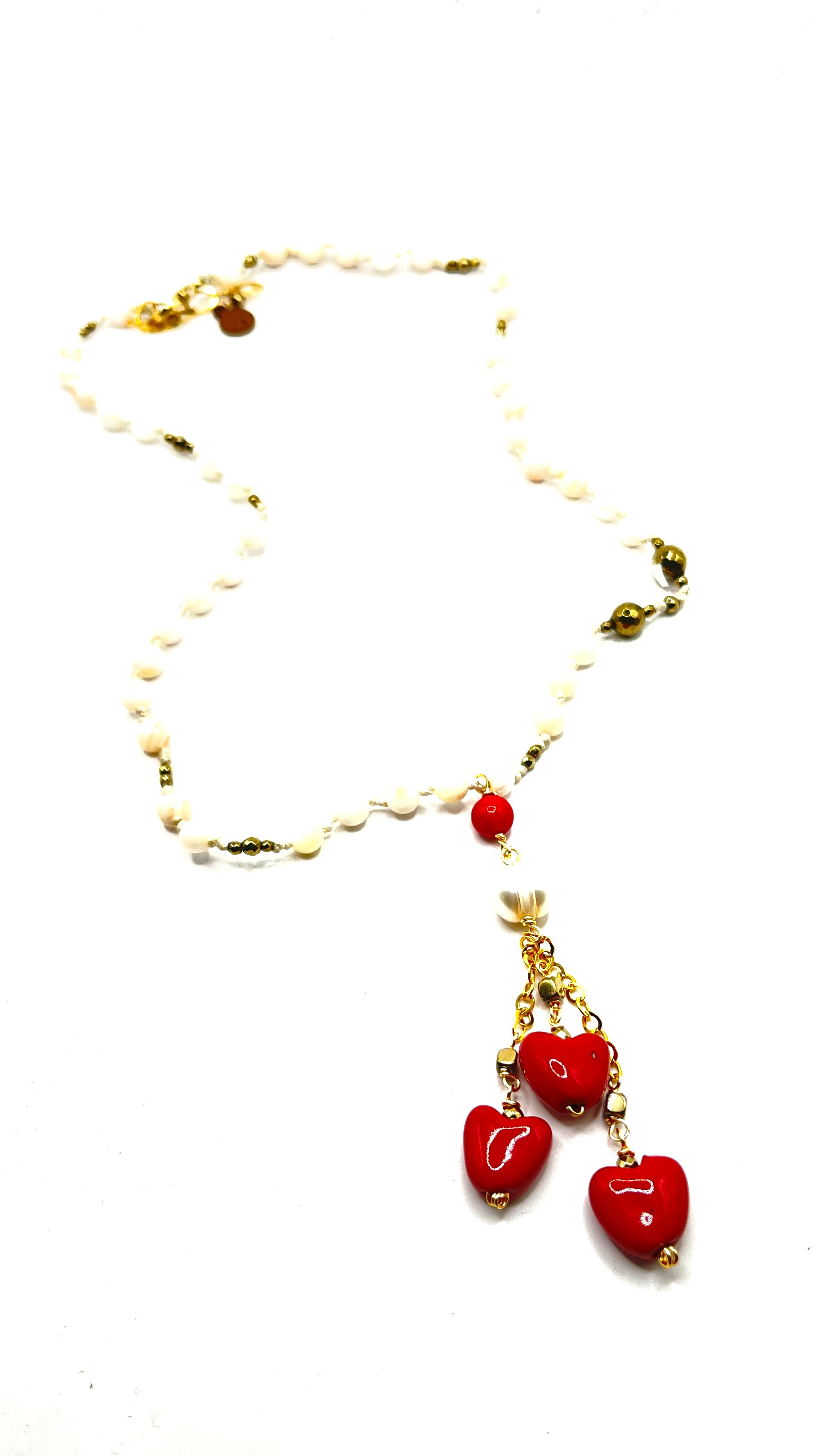 Collar piedras anudadas y trío corazones