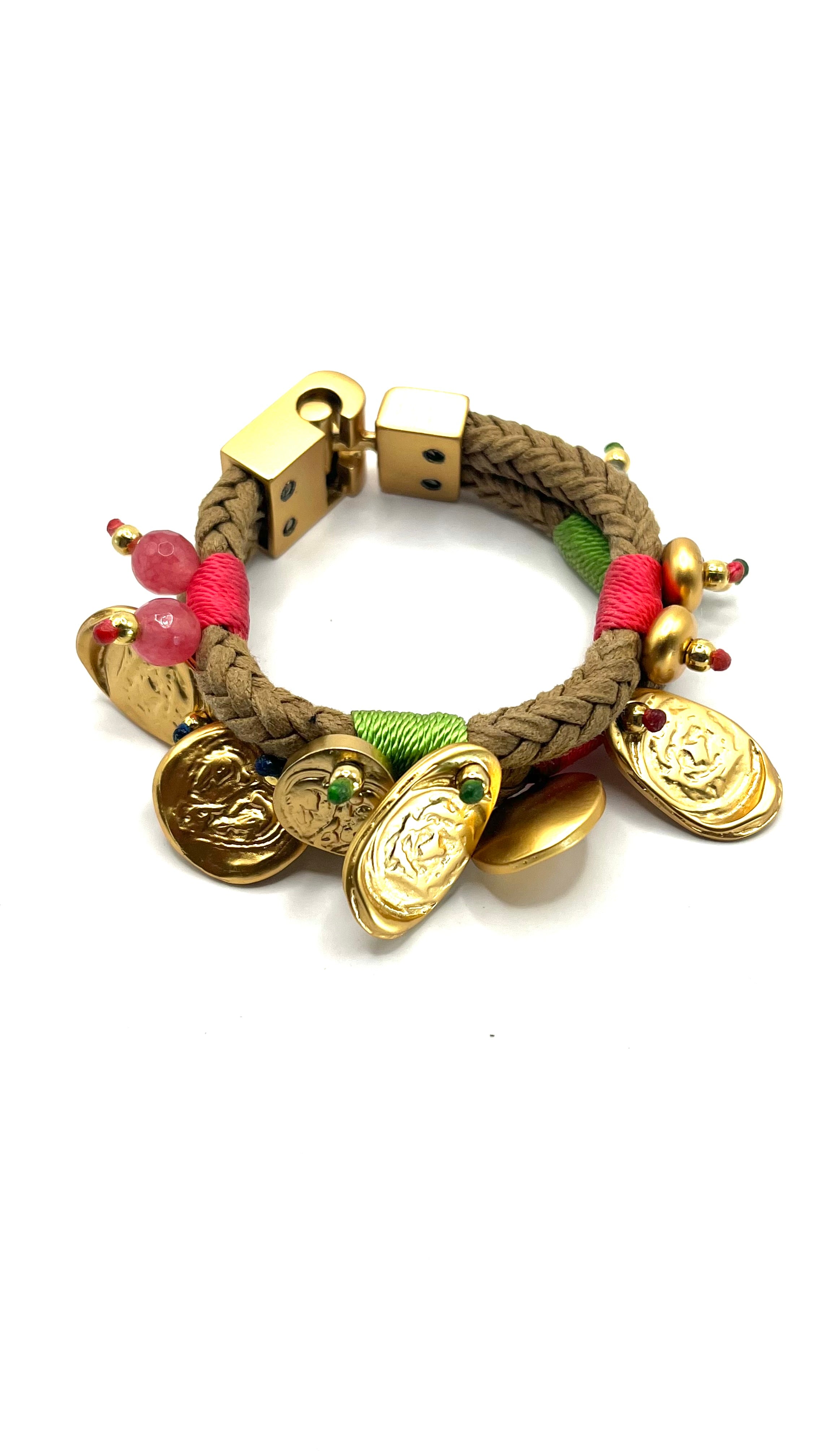 Pulsera de dijes baño 24k