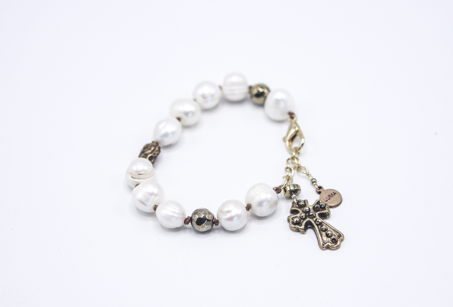 Pulsera perlas y cruz