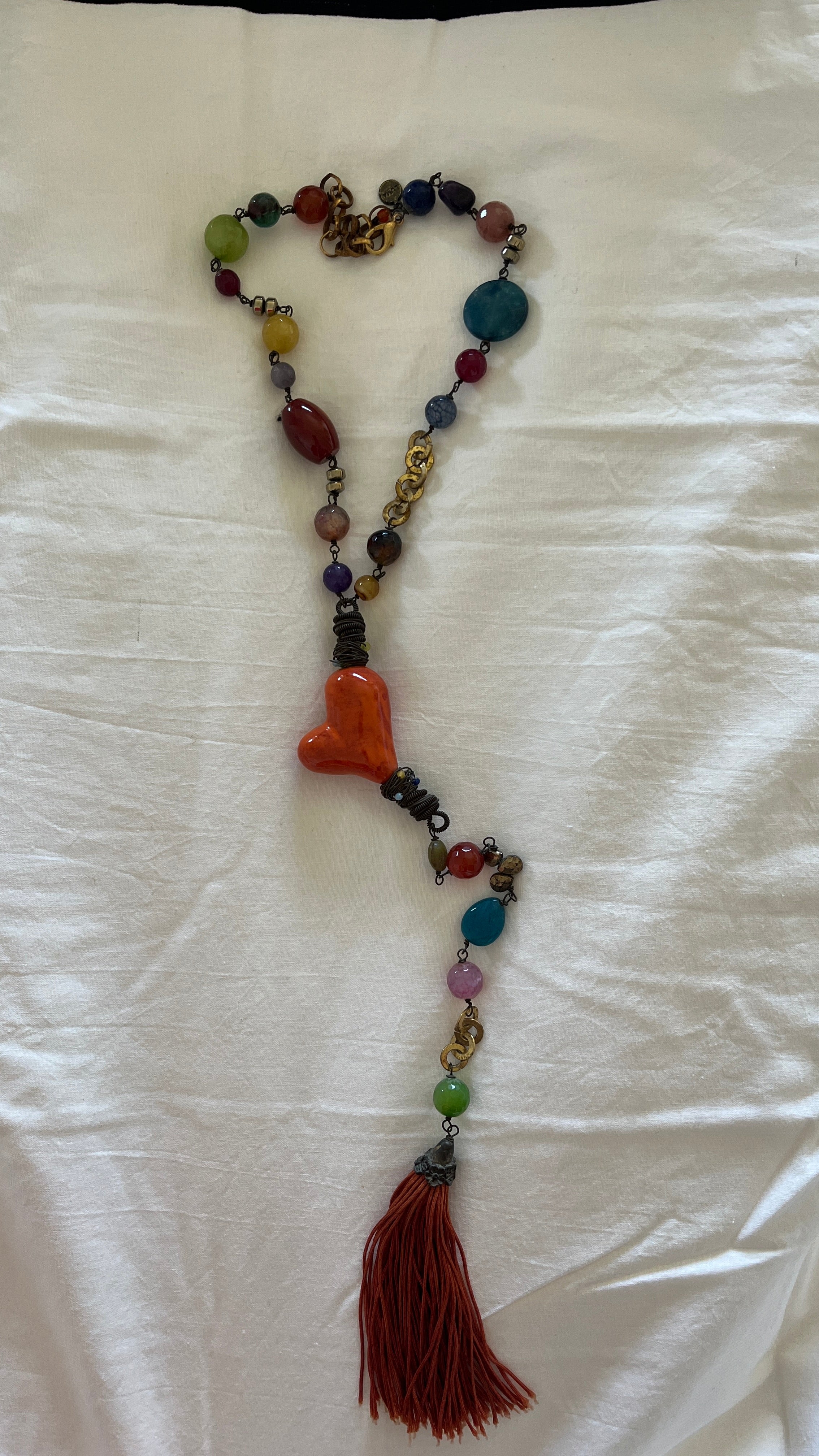 Collar piedras y corazón