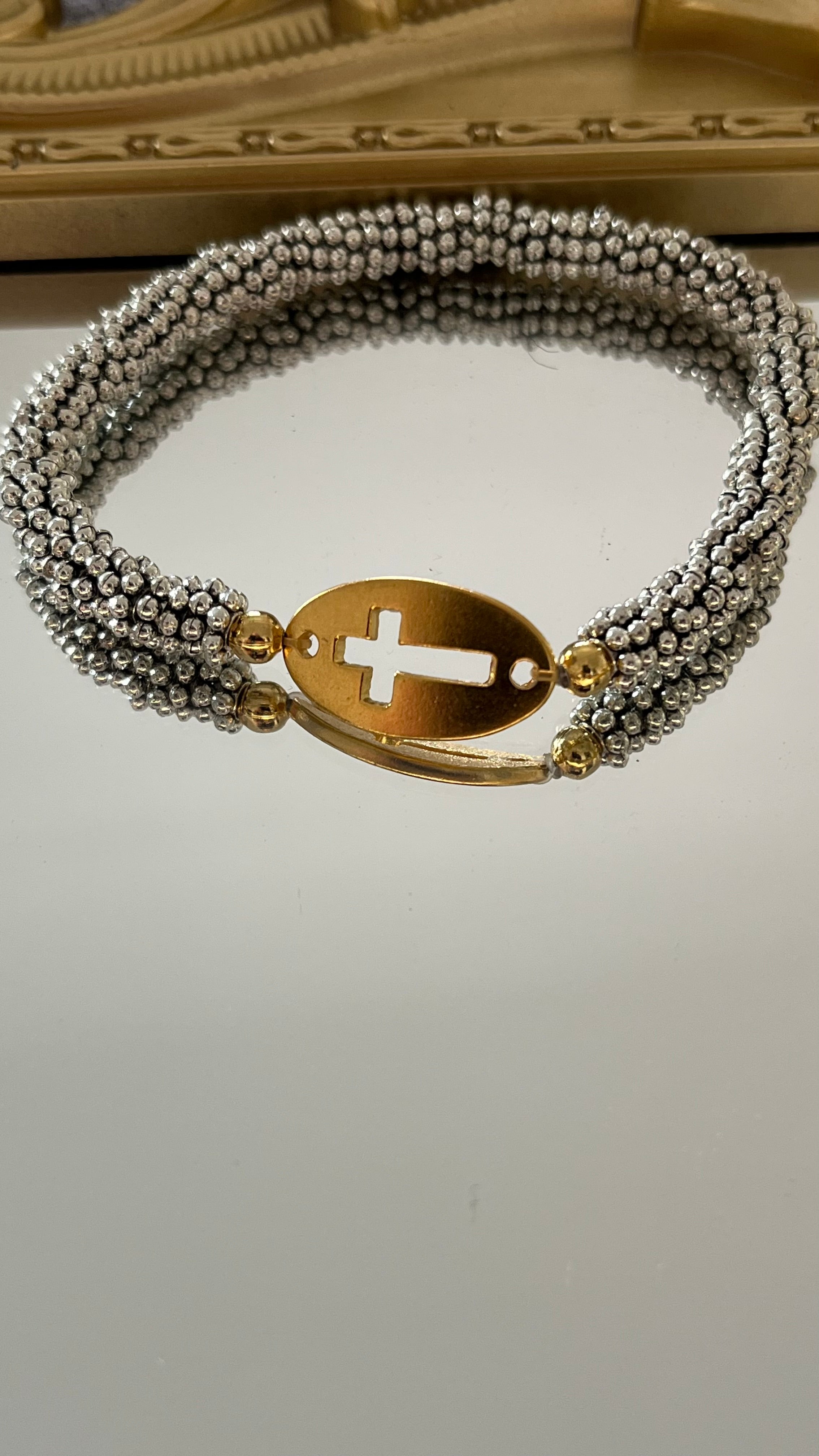 Pulsera elasticada cruz calada