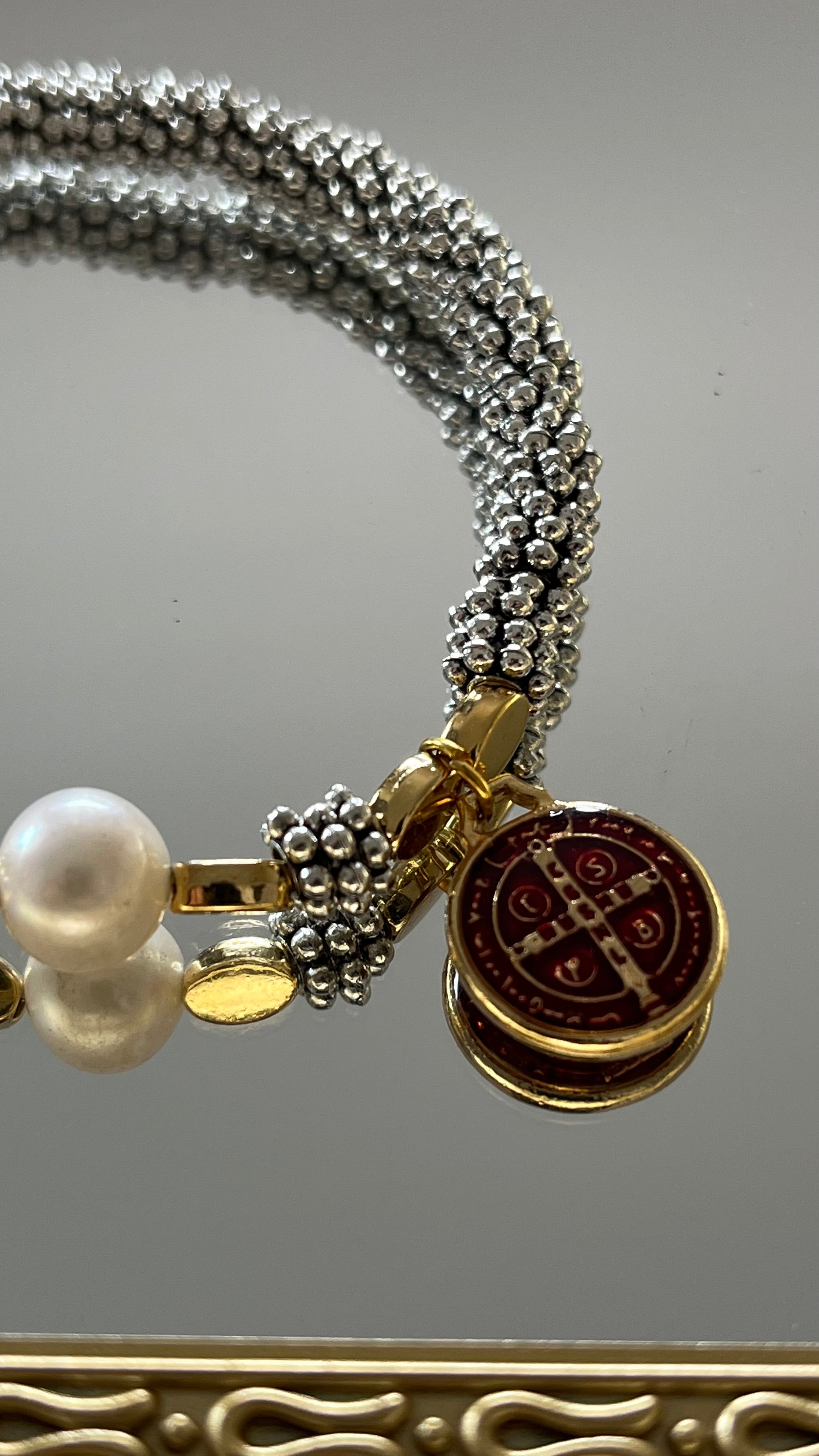 Pulsera elasticada de San Benito
