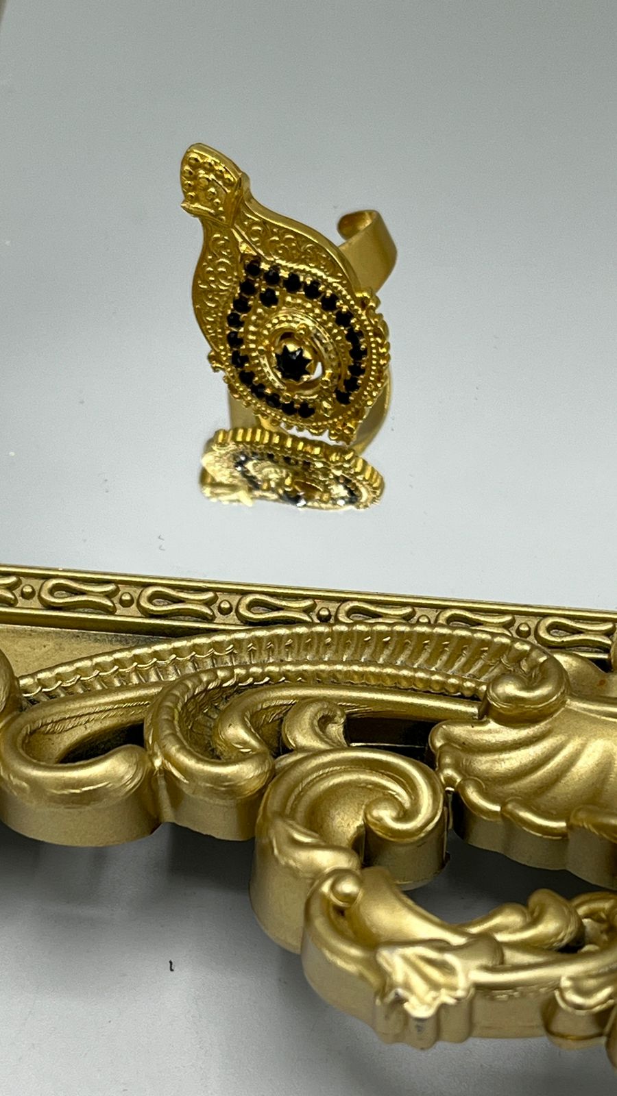 Anillo con diseño de pavo real