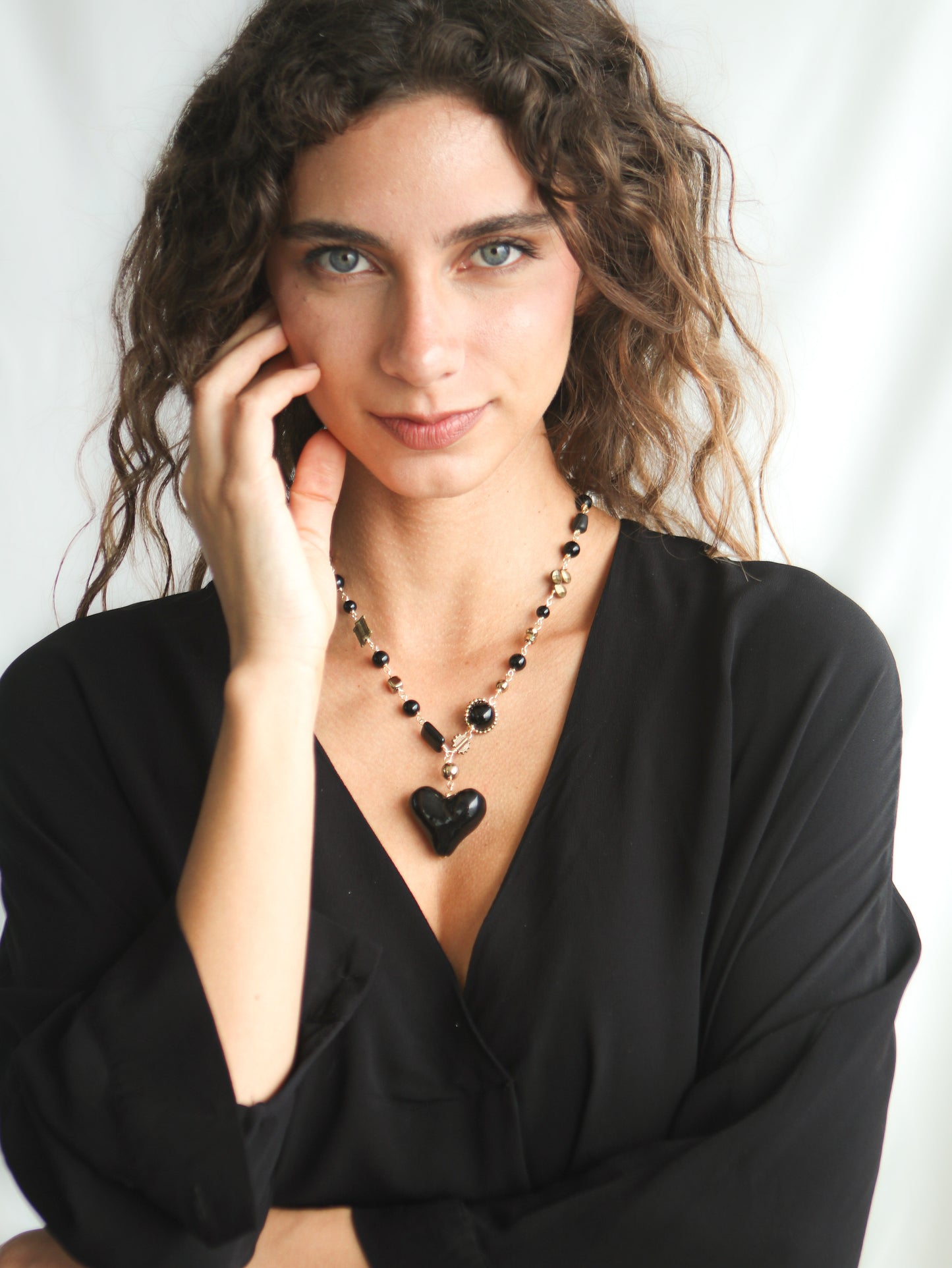 COLLAR NEGRO ÓNIX Y CORAZÓN