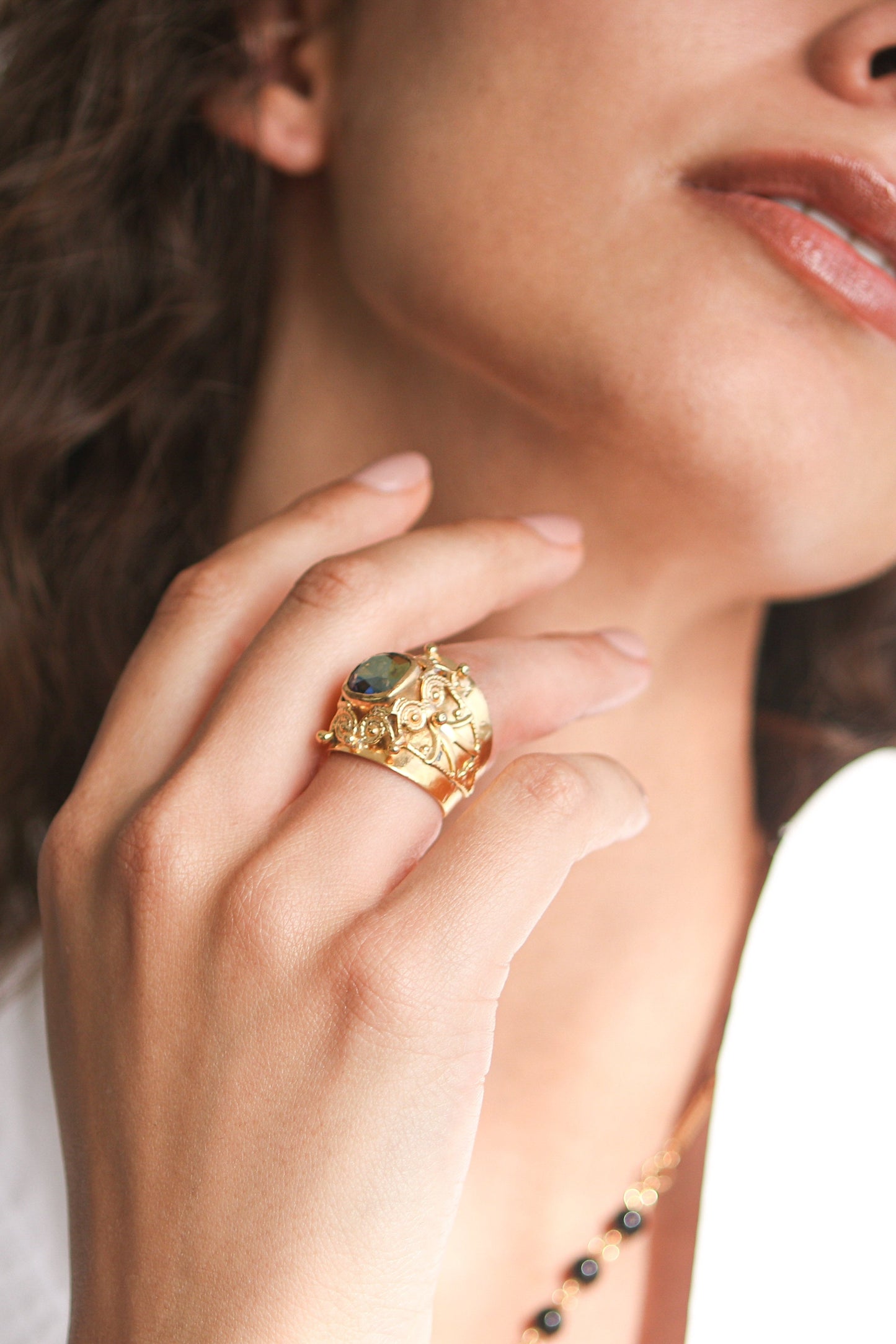 ANILLO DISEÑO BARROCO Y CRISTAL