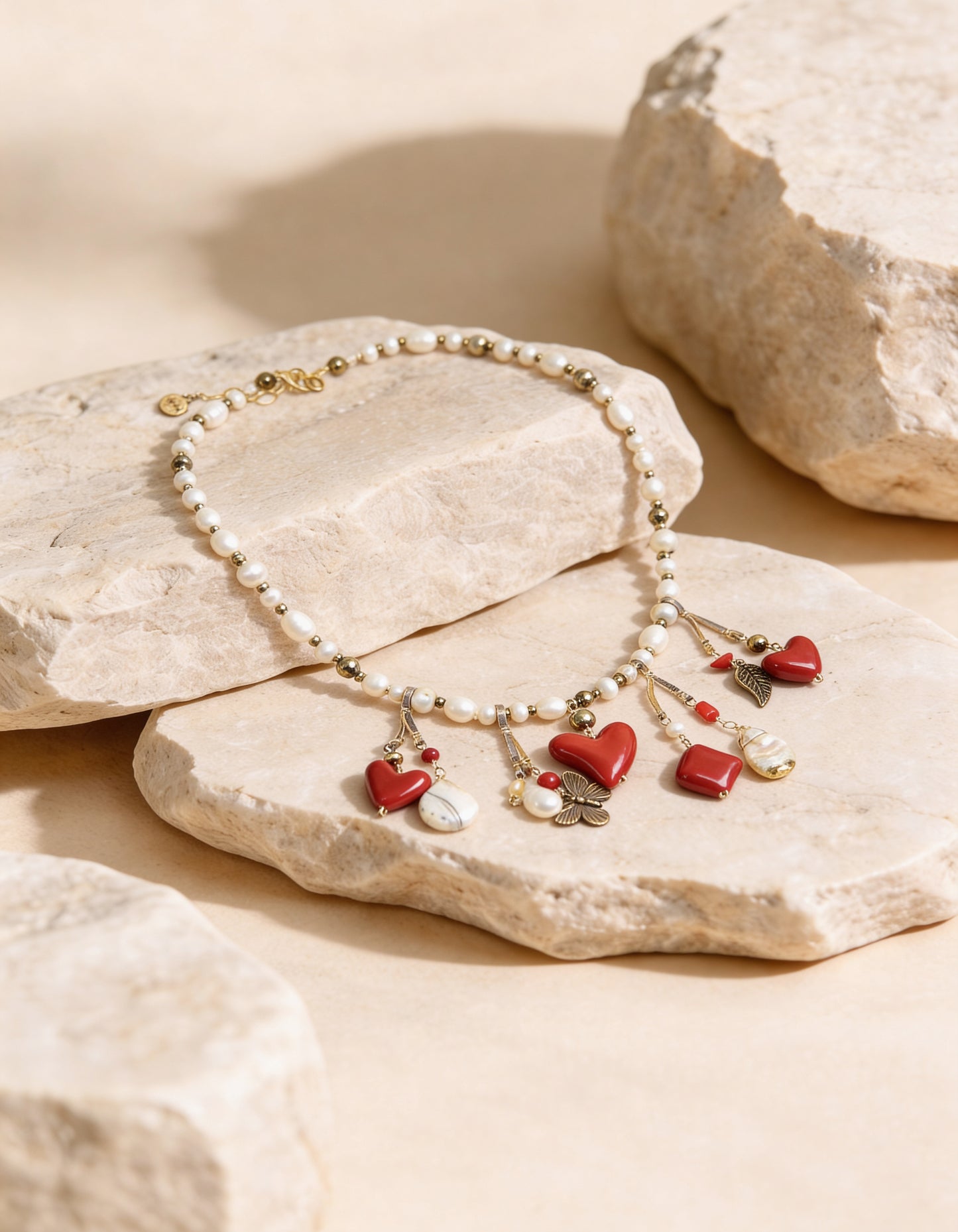 COLLAR DE PERLAS Y CORAZÓN