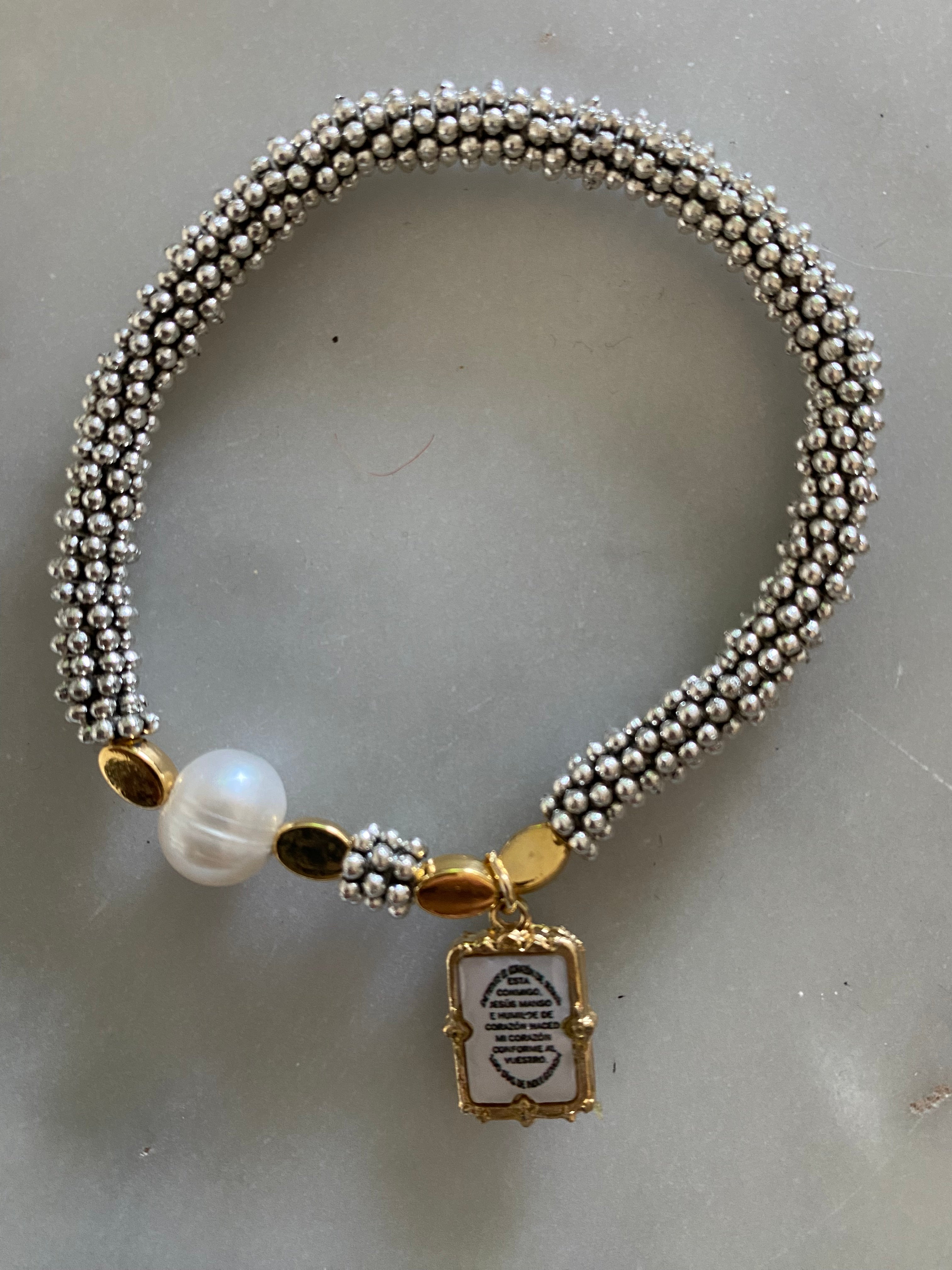 Pulsera elasticada mostacillas peltre con imagen Sagrado Corazón